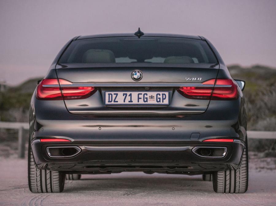  BMW 740i 2016 года  (ZA) (фото 28 из 30)